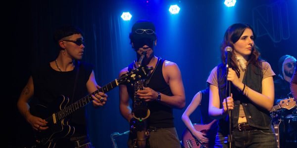La banda Magia tocando en vivo en Cultural 911 durante una fecha del under porteño